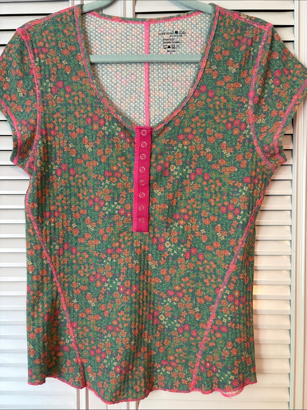 Floral Scoop Neck Short Sleeve Top in Green and Pink